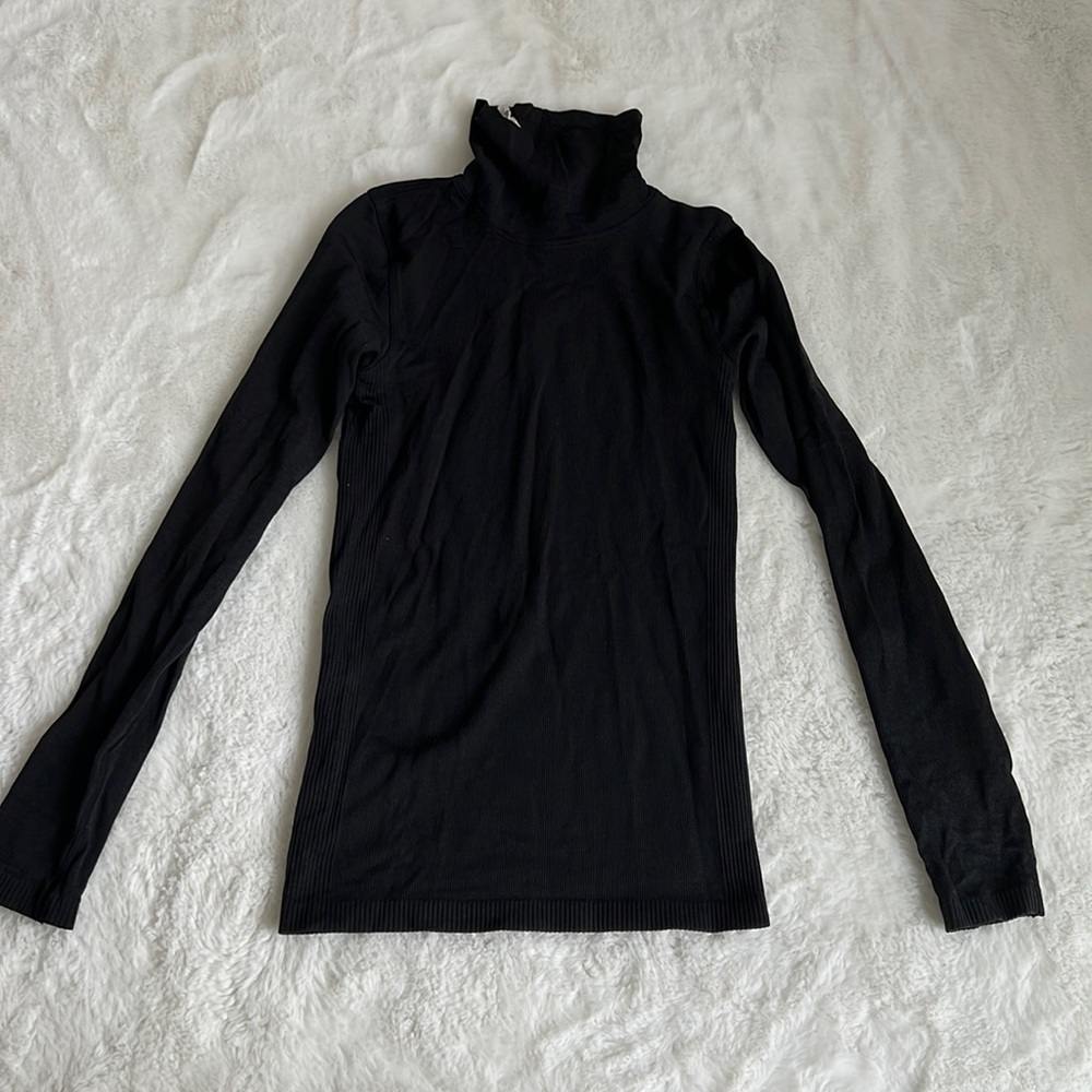 Lululemon ribbed fitted turtleneck